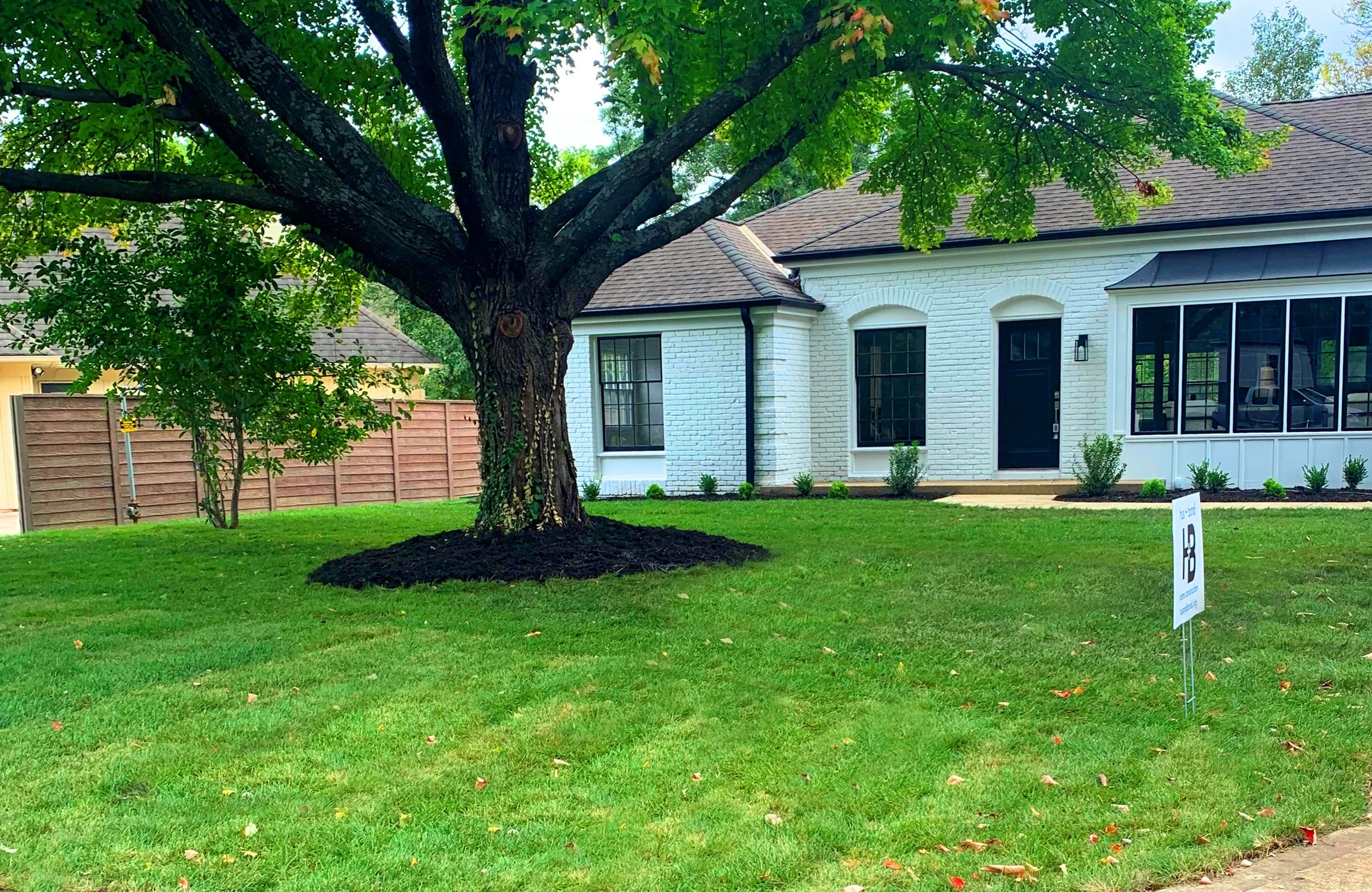 Expert landscaping in Overland Park, KS. Gold Landscaping designs & installs lawns, beds, trees & xeriscaping for year-round beauty, function & curb appeal.